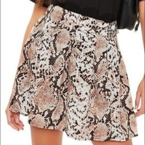 Mini leopard skirt